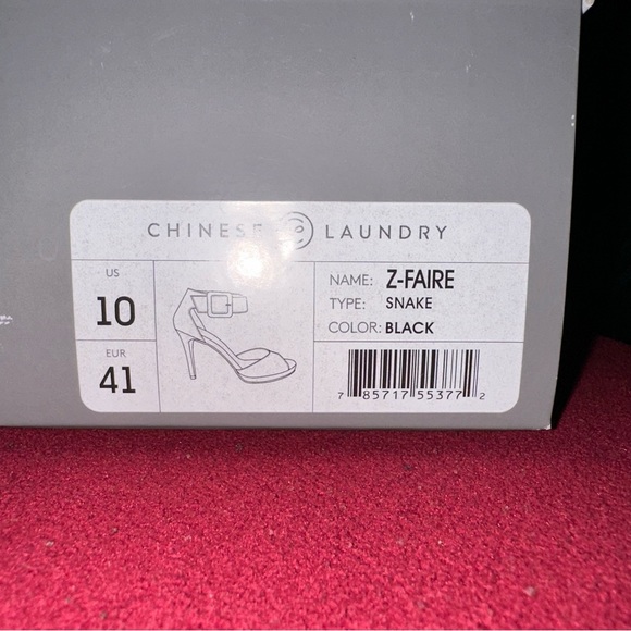 CHINESE LAUNDRY - Picture 7 of 7